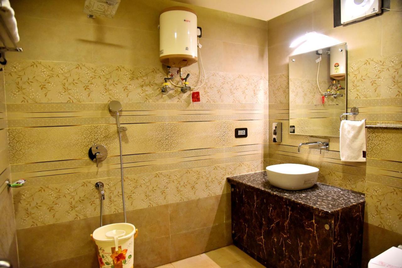 Hotel Vinayak Лакхнау Экстерьер фото