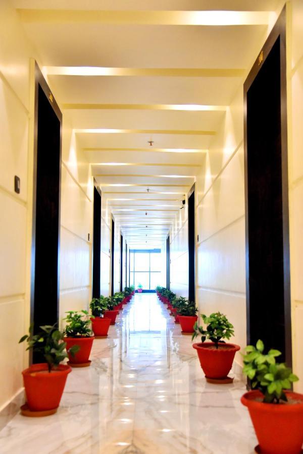 Hotel Vinayak Лакхнау Экстерьер фото